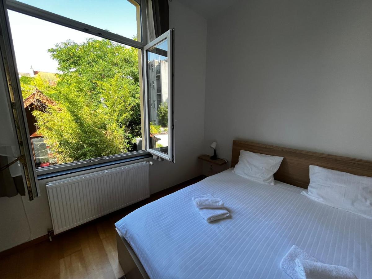 L&L Residence 1 Brussel Bagian luar foto