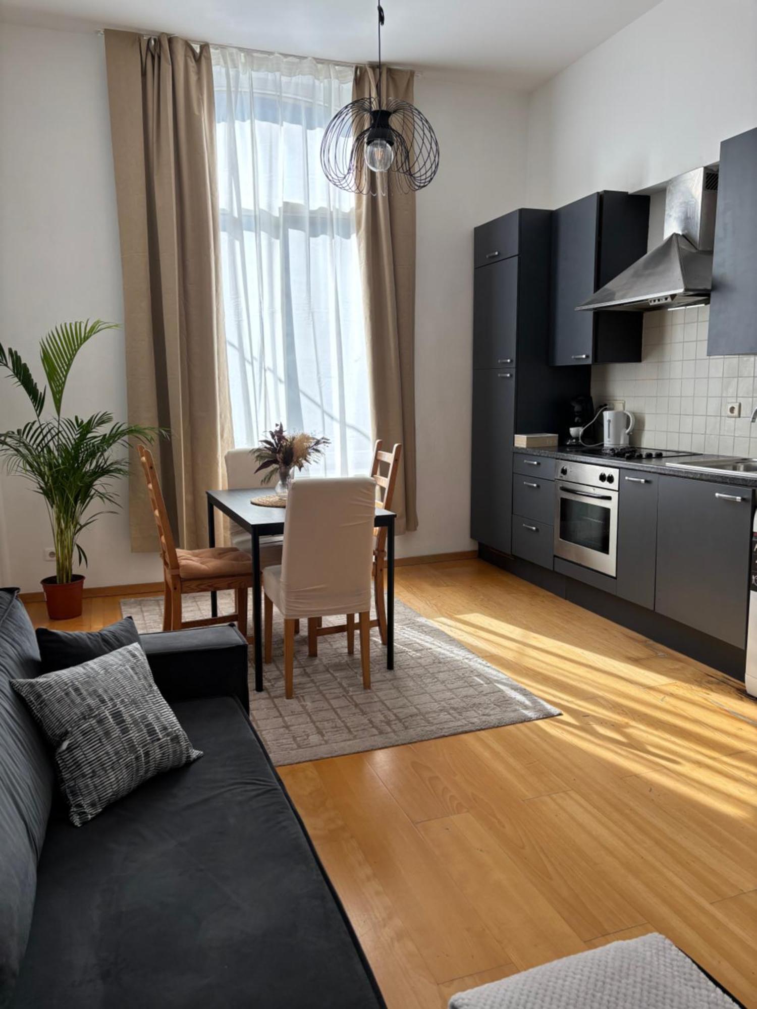 L&L Residence 1 Brussel Bagian luar foto