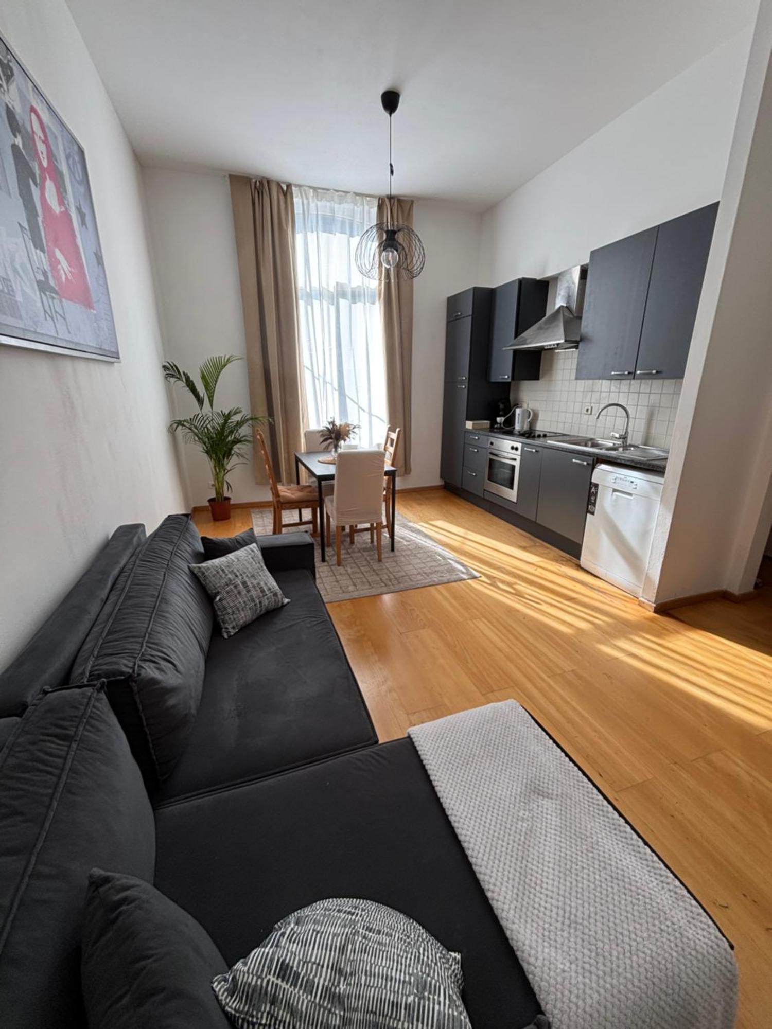 L&L Residence 1 Brussel Bagian luar foto